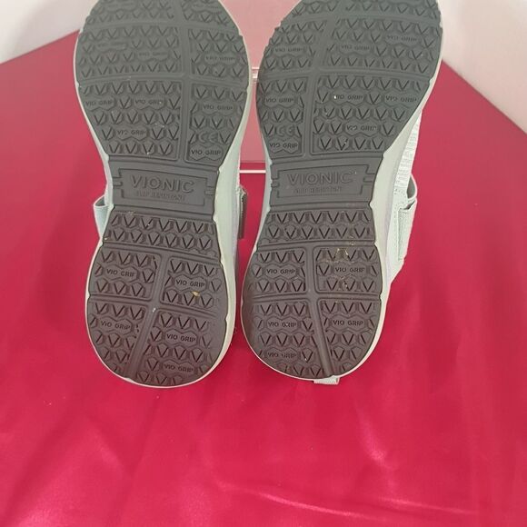 Vionic Woman's SZ 6 Pro  Marlene Adjustable Strap Sneaker, Gray/Purple - Picture 6 of 8